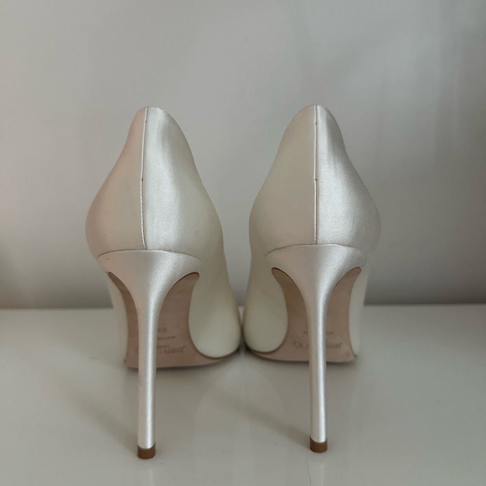 Jimmy Choo  Ivory Satin Pointy Toe Pumps Romy  100 Sz 39,5/ US 9,5 Made In Italy